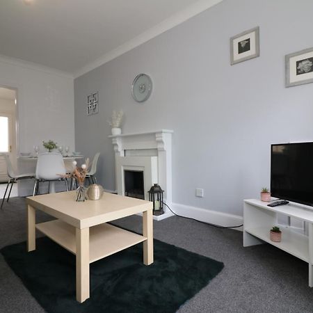 Signature - Gartlea House Appartement Airdrie Buitenkant foto