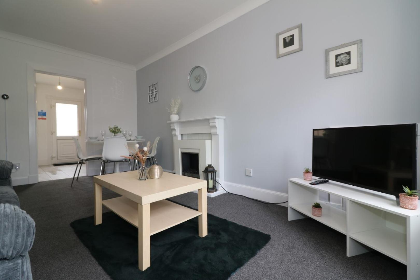 Signature - Gartlea House Appartement Airdrie Buitenkant foto