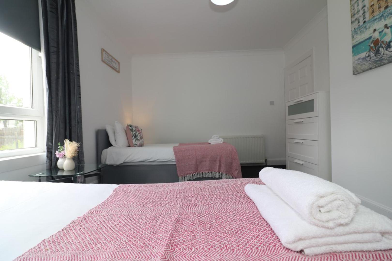 Signature - Gartlea House Appartement Airdrie Buitenkant foto
