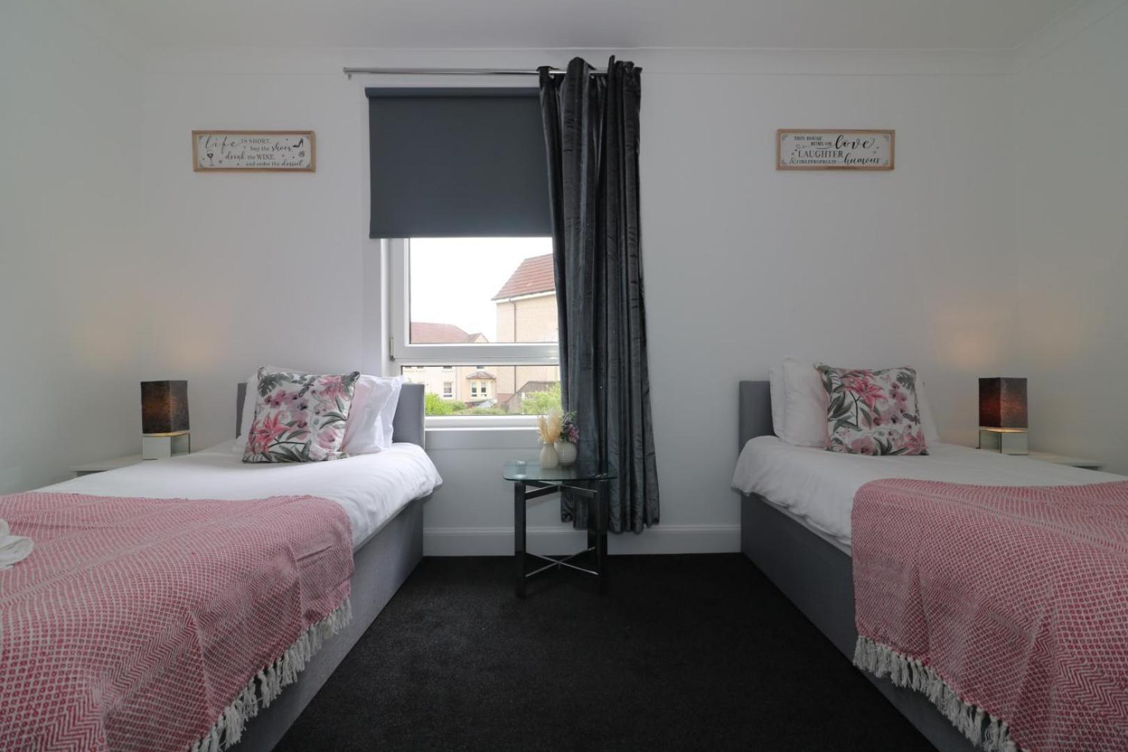 Signature - Gartlea House Appartement Airdrie Buitenkant foto