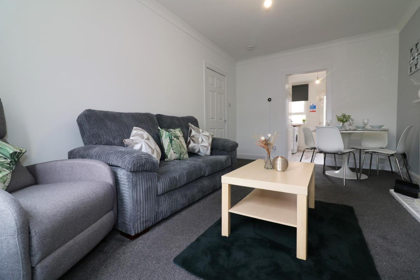 Signature - Gartlea House Appartement Airdrie Buitenkant foto