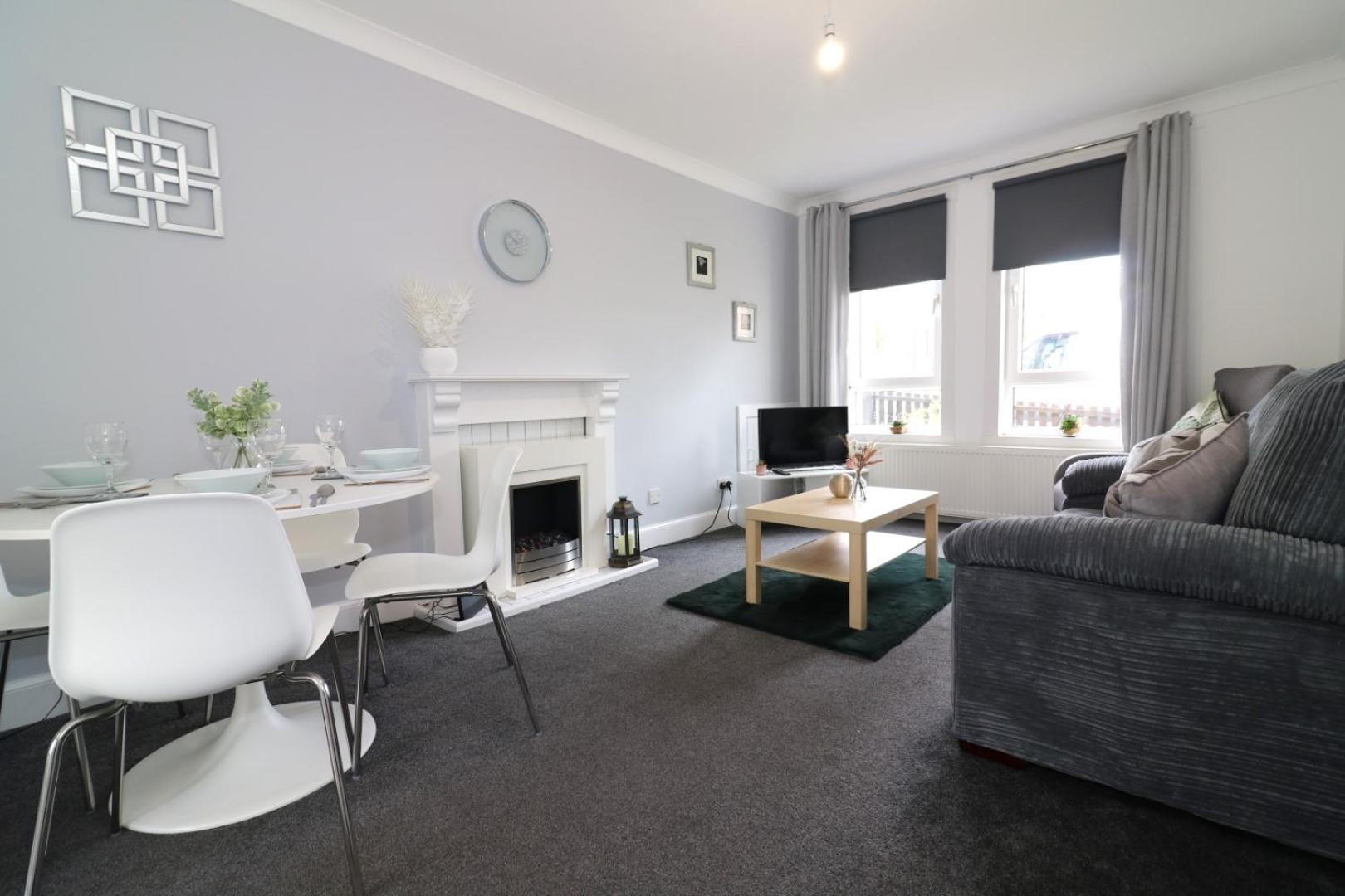 Signature - Gartlea House Appartement Airdrie Buitenkant foto