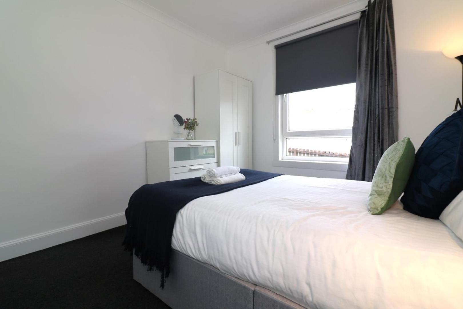 Signature - Gartlea House Appartement Airdrie Buitenkant foto