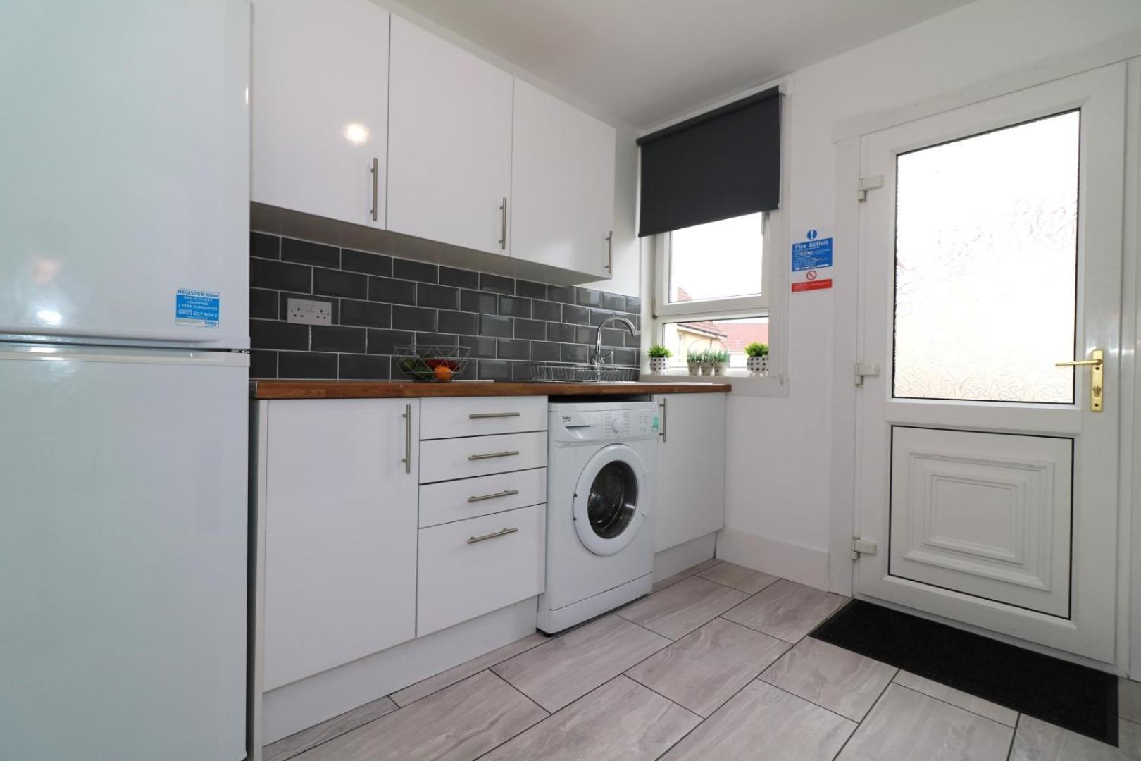 Signature - Gartlea House Appartement Airdrie Buitenkant foto