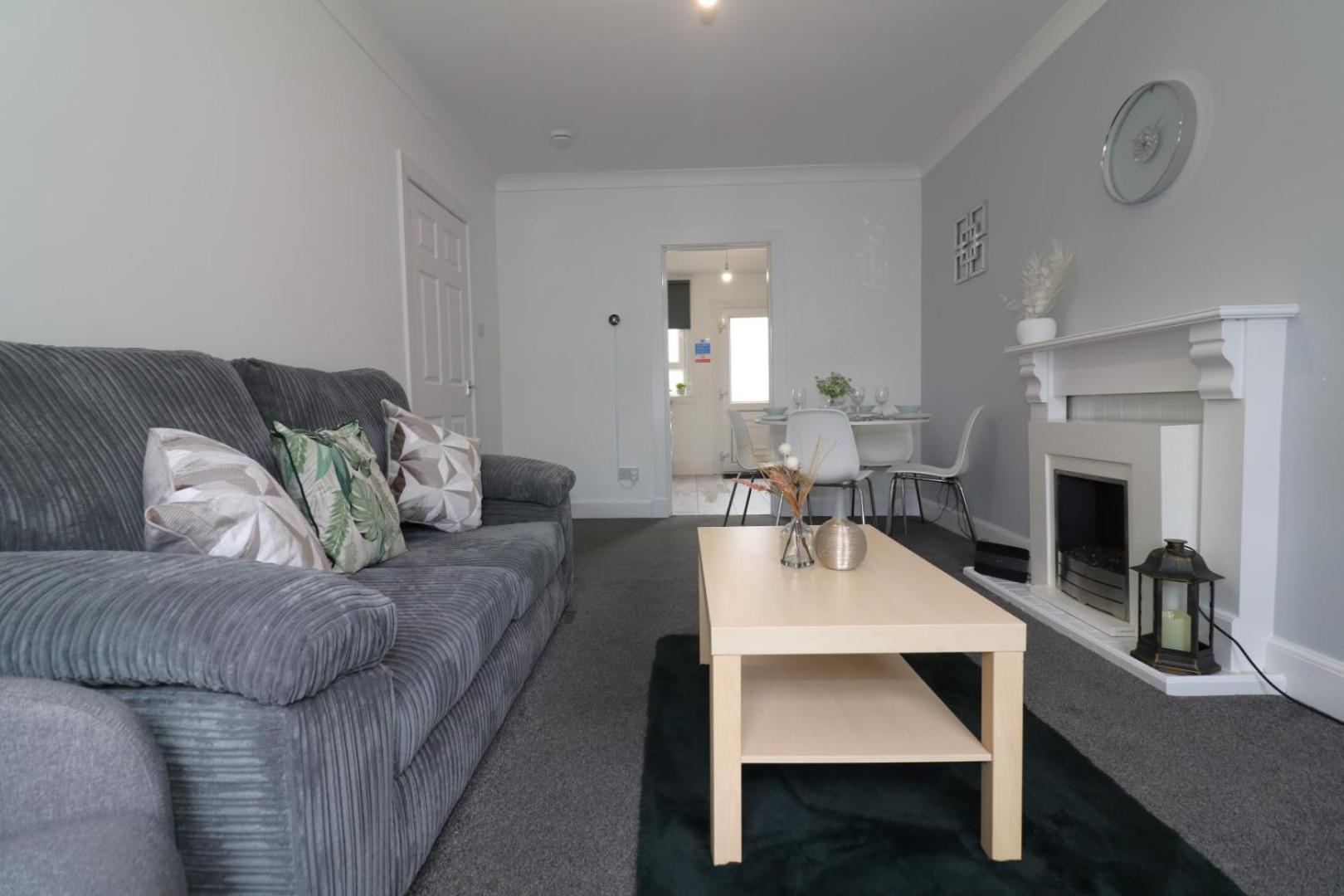 Signature - Gartlea House Appartement Airdrie Buitenkant foto